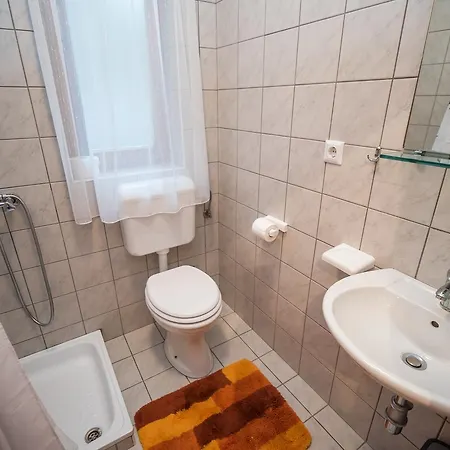 Frata Dvor