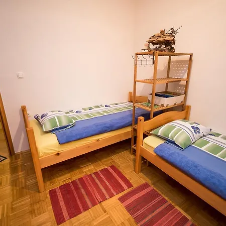 Frata بيت ضيافة Dvor