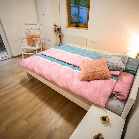 Frata بيت ضيافة Dvor