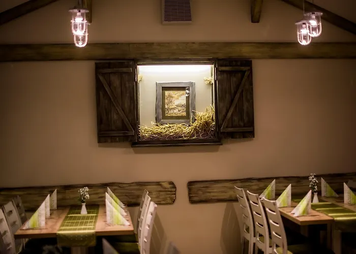 Frata Πανσιόν Dvor